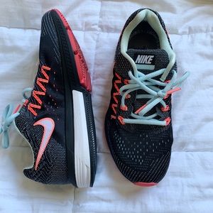 Nike zoom vomero 10 size 7 worn once!